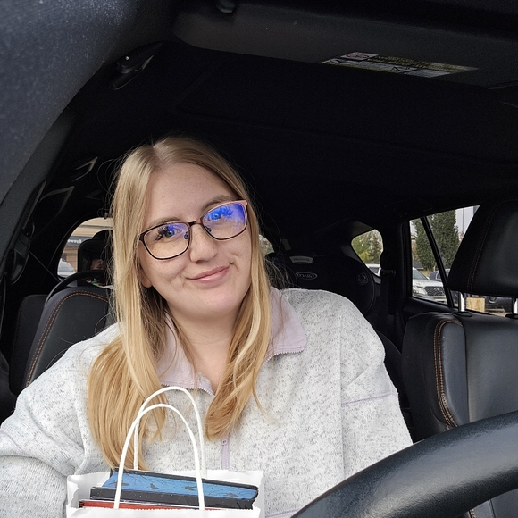 Meet your Posher, Amanda - Picture 1 of 1